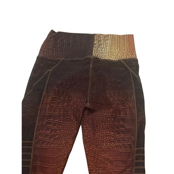 EUC Niyama Sol Chocolate Crocodile leggings Size L - Picture 7 of 8